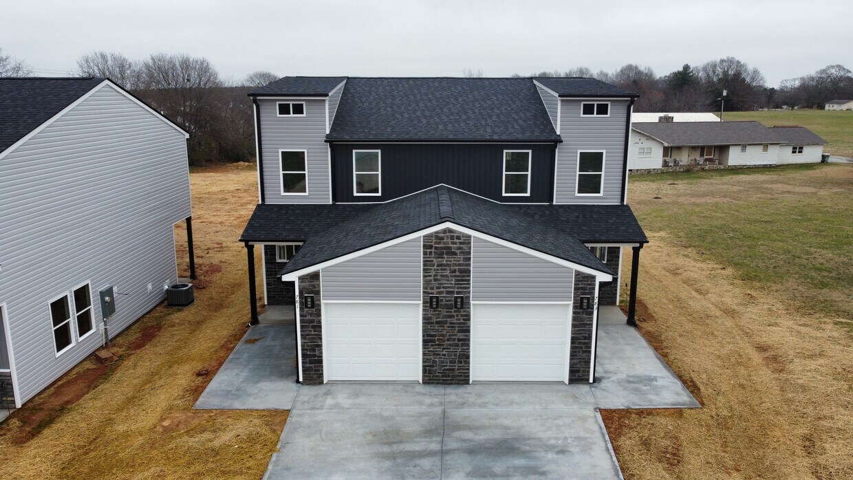 UNIT ON THE RIGHT HANDSIDE (783) - 800 Berry Rd