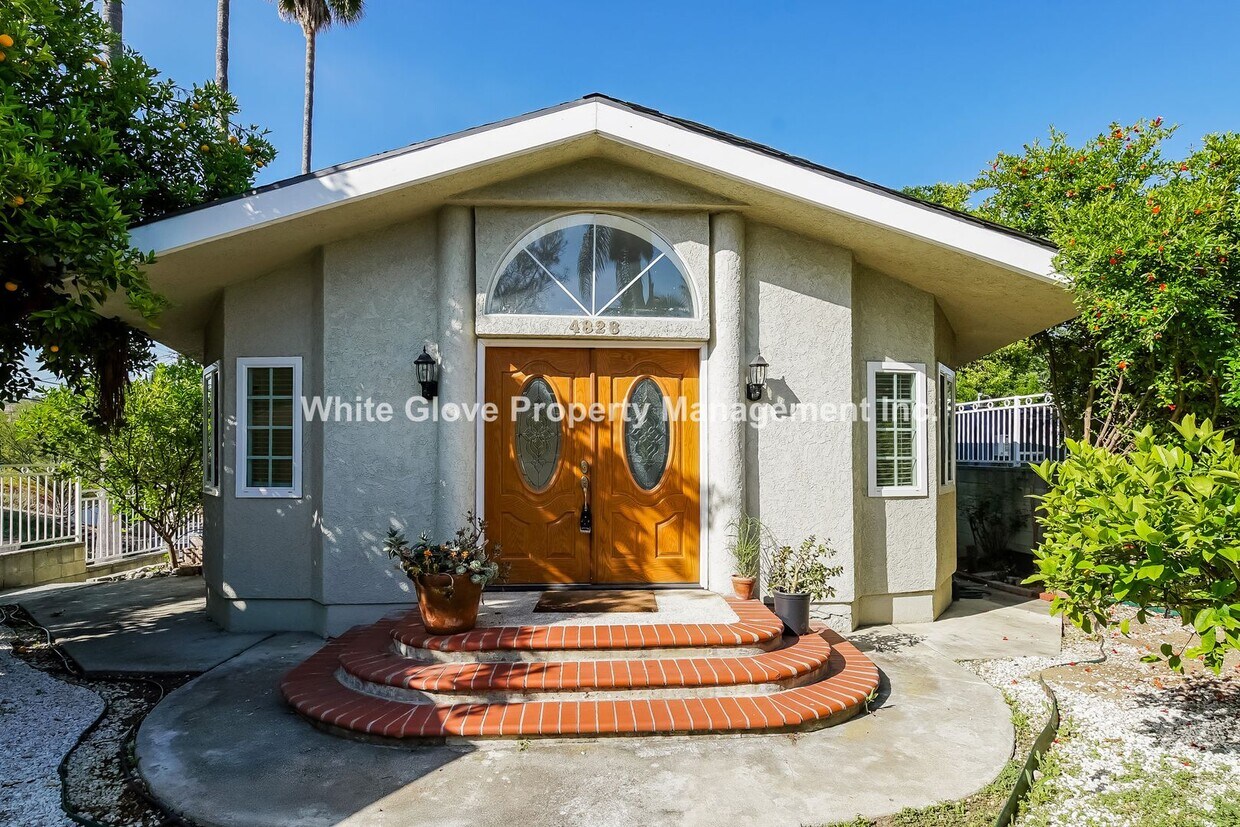 Foto principal - Remodeled 1924 3 Bedroom LA Home