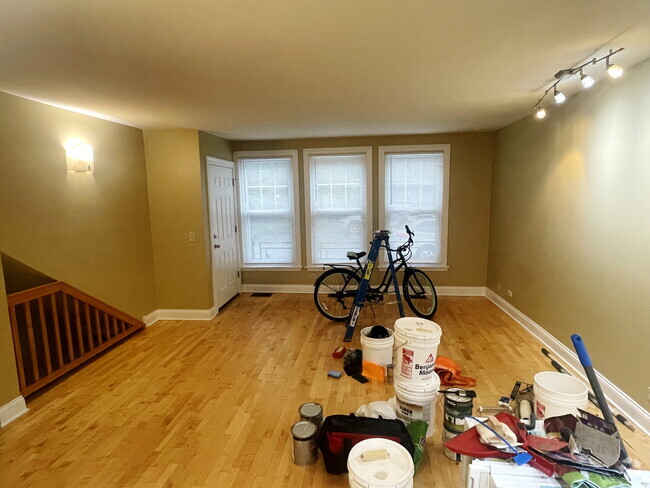 Building Photo - 1059 W Fry St
