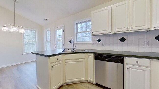 Foto del edificio - 1829 Camden Forest Dr