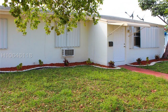 Building Photo - 822 N 20th Ave