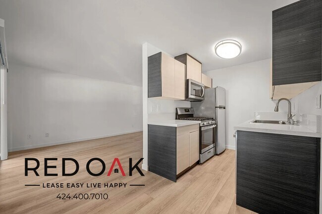 Foto del edificio - Incredibly Bright and Spacious Two Bedroom...