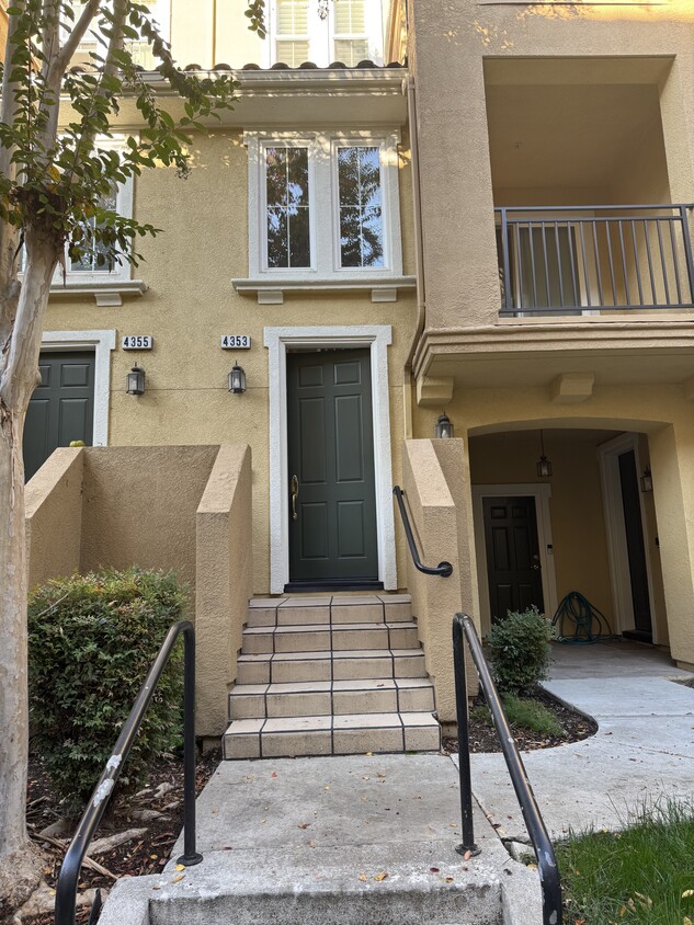 Primary Photo - 4353 Fitzwilliam St