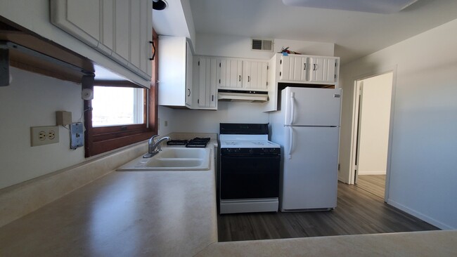 Foto del edificio - 439 N Lake St
