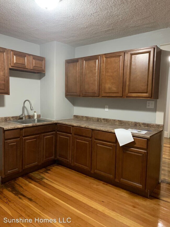 Foto del edificio - 5 br, 1.5 bath House - 76 Earl st
