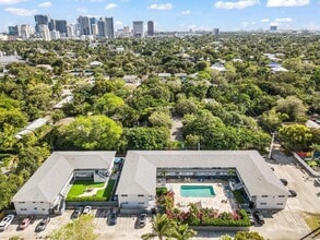 Building Photo - 626 SW 14th Ave