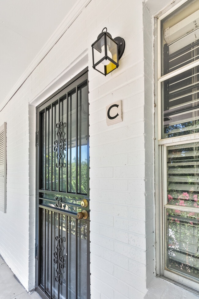 Front door - 2904 Windsor Ave