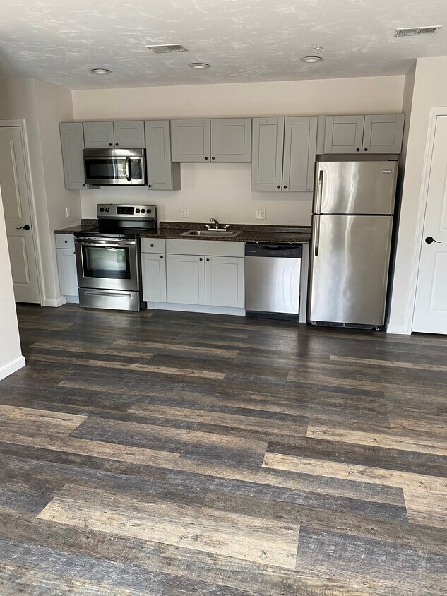 576 South Ave Unit 3, Whitman, MA 02382 Apartments in Whitman, MA