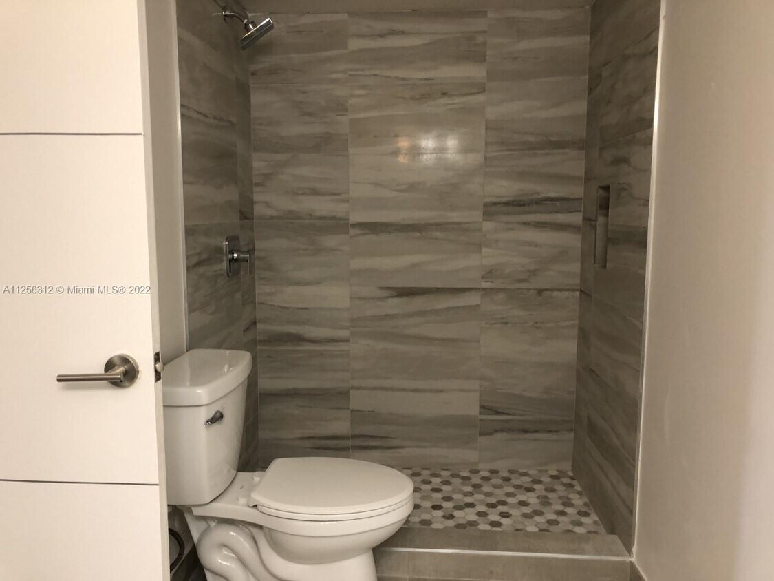 Foto del edificio - 4744 NW 114th Ave