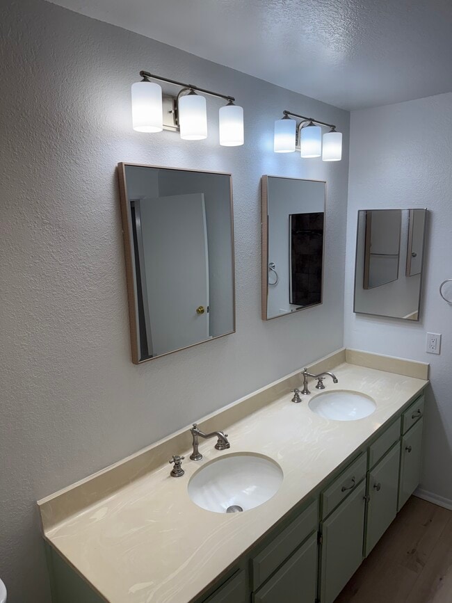 Foto del edificio - 1140 E Ocean Blvd