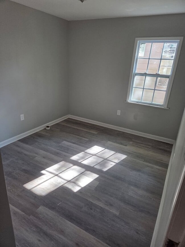 Foto del edificio - MOVE-IN SPECIAL 1/2 OFF 1ST MONTH"S RENT