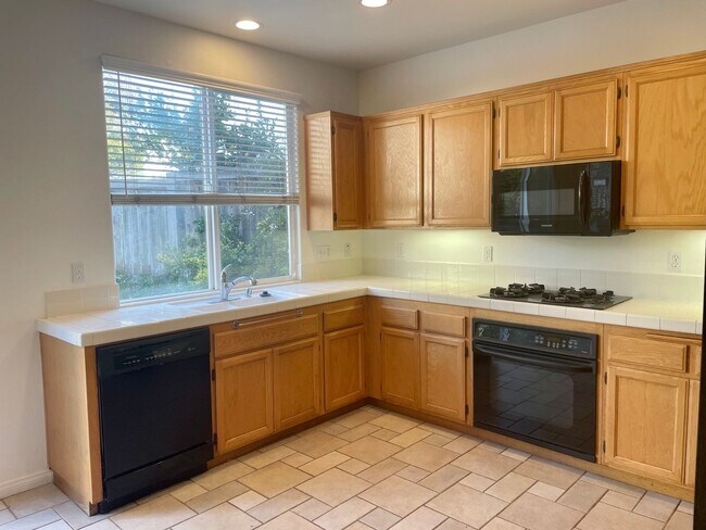 Building Photo - Three Bedroom Home in the Storke Ranch - A...