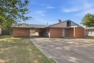 Building Photo - 512 Helena St