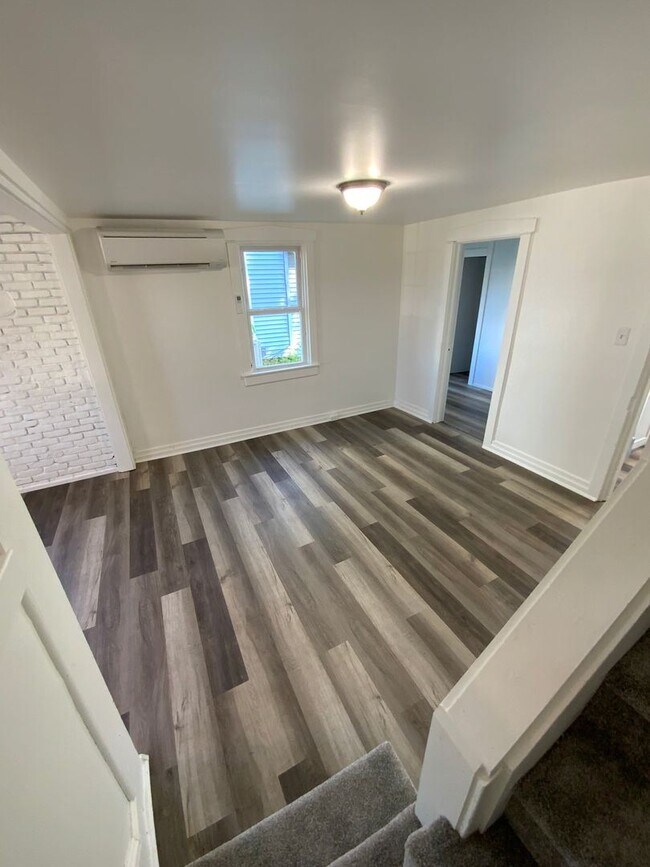 Building Photo - 3 br, 1 bath House - 111 NORTH RONKS ROAD