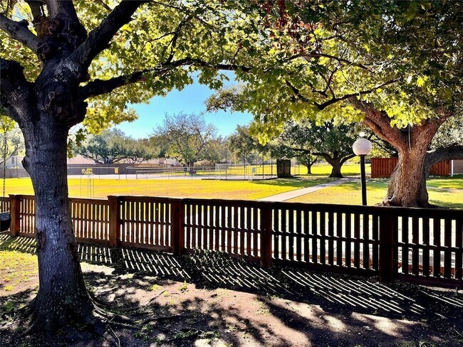 Foto del edificio - 15621 Terrace Lawn Cir