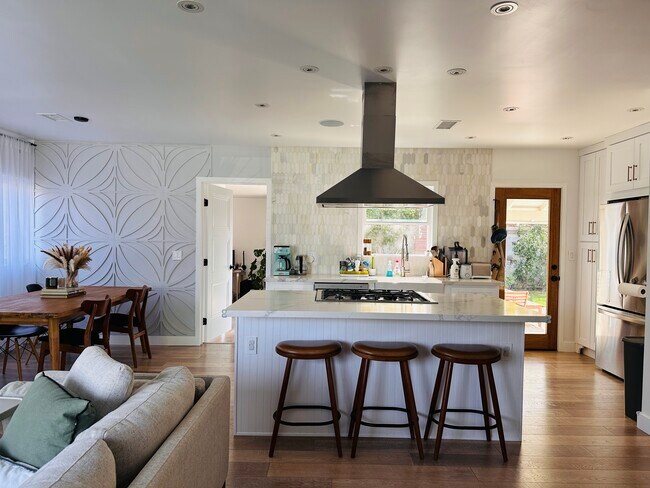 Foto del edificio - 2460 Glenrose Ave