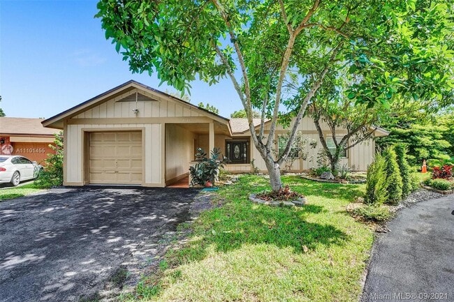 Building Photo - 2124 Nova Village Dr