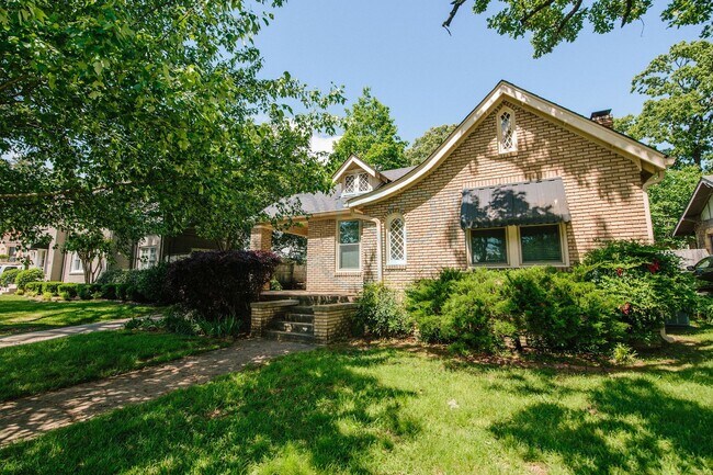 Foto del edificio - 1508 Kavanaugh Blvd