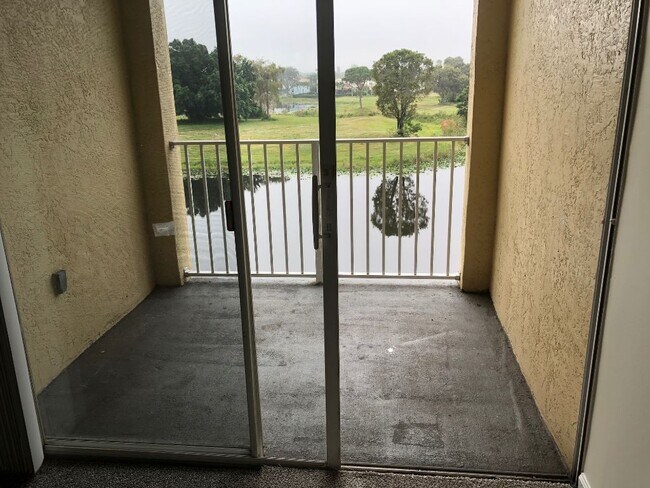 Building Photo - 2100 Greenview Shores Blvd
