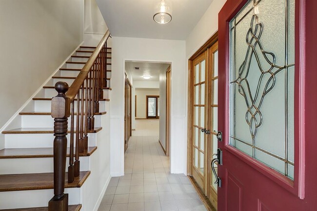 Building Photo - 1051 Gardenia Dr