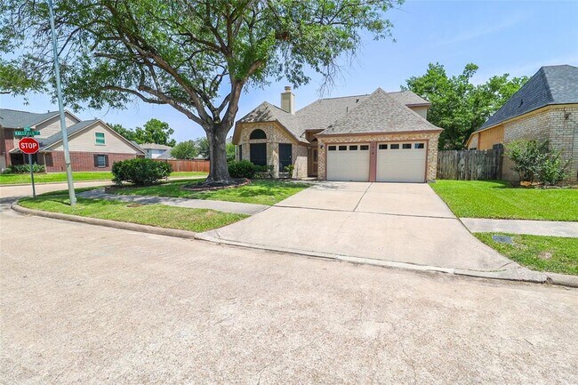Building Photo - 1546 Ridgebriar Dr