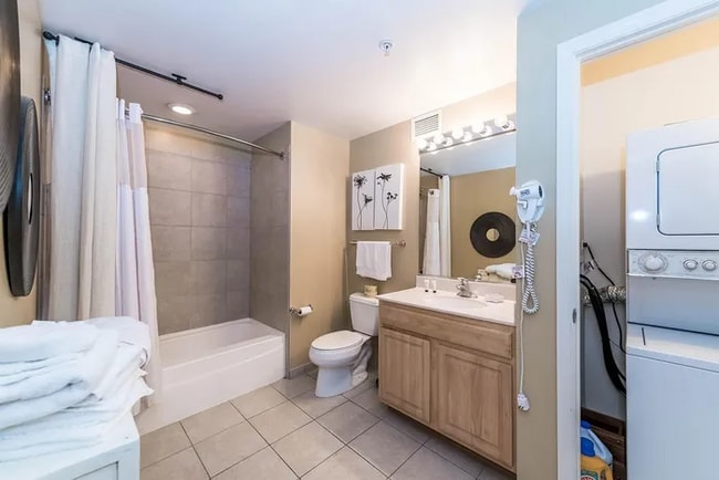 Building Photo - 360 N Desplaines St