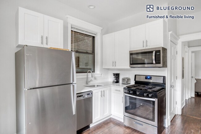 Building Photo - 1006 W Dakin St