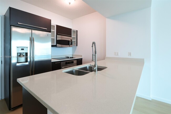 Foto del edificio - 333 NE 24th St