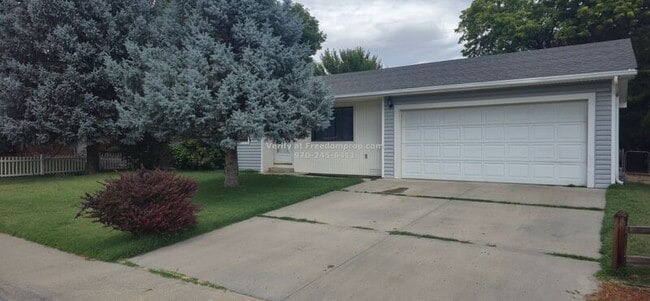 Photo - 175 Applewood Dr House