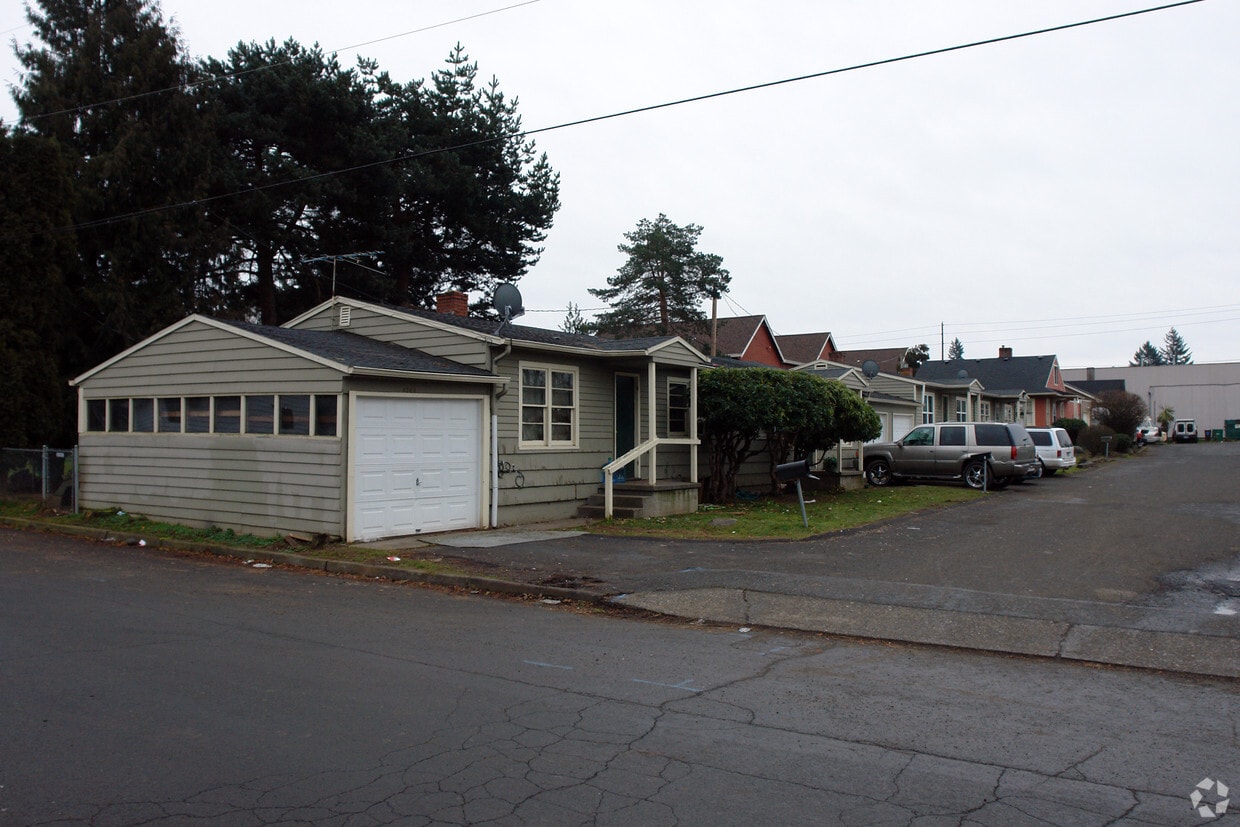 Primary Photo - 4344 NE Jarrett St