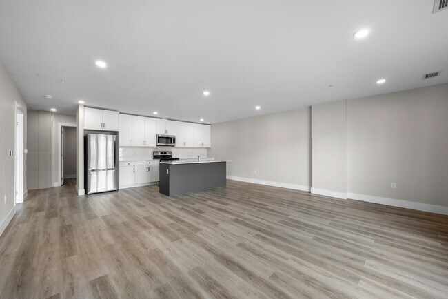 Photo du bâtiment - 1 Bedroom + Den Elation Suites - Plan B