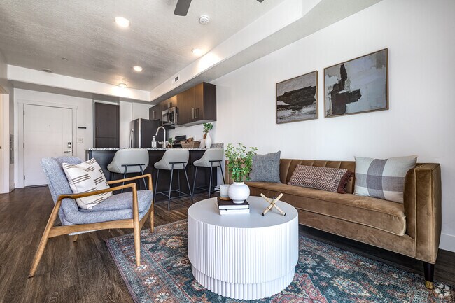 1 habitación, 1 baño, 562 pies cuadrados, sala de estar - Downtown 360