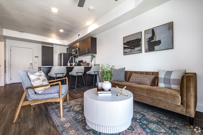 1BR, 1BA - 562SF - Living Room - Downtown 360