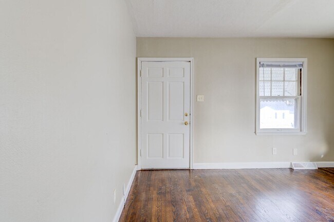 Foto del edificio - Cute 2 bedroom single family house in Bel-nor with attached garage.