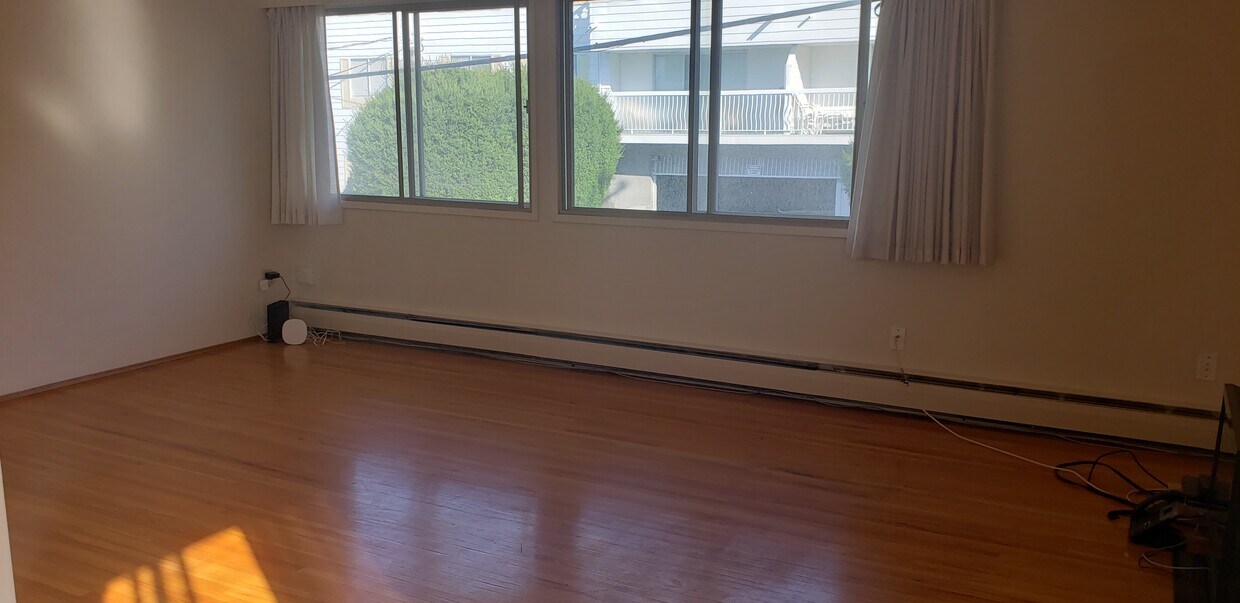 1250 Blackwood St Unit 208, White Rock, BC V4B 3T9 Condo for Rent in