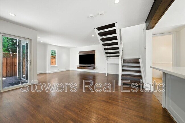 Foto del edificio - 617 Garden Creek Pl