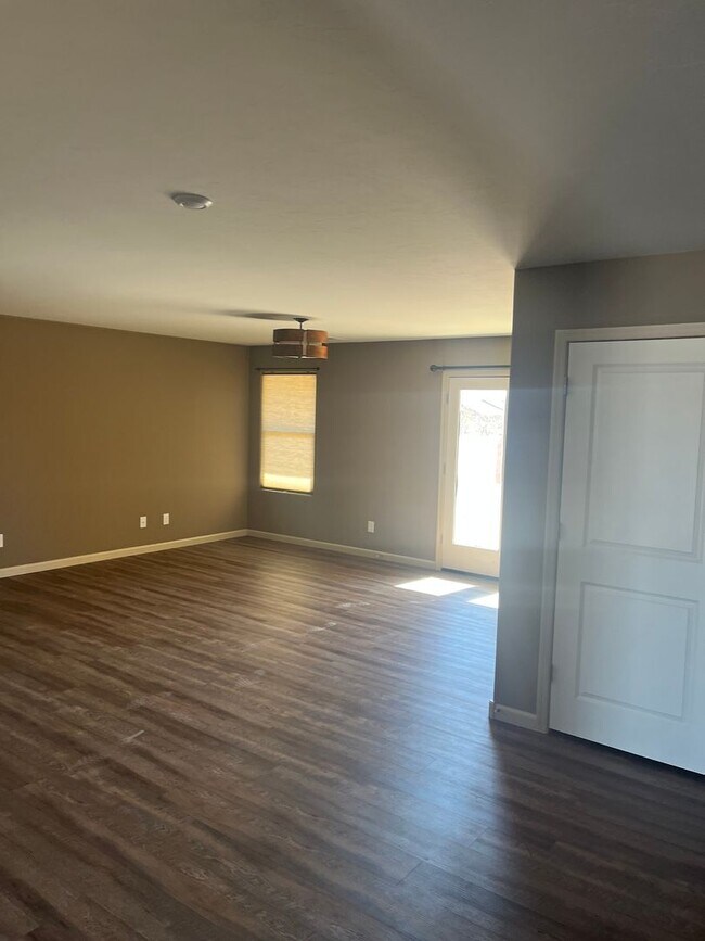 Building Photo - Beautiful Home In Benson, Perfectly Located for commute to Tucson or Sierra Vista