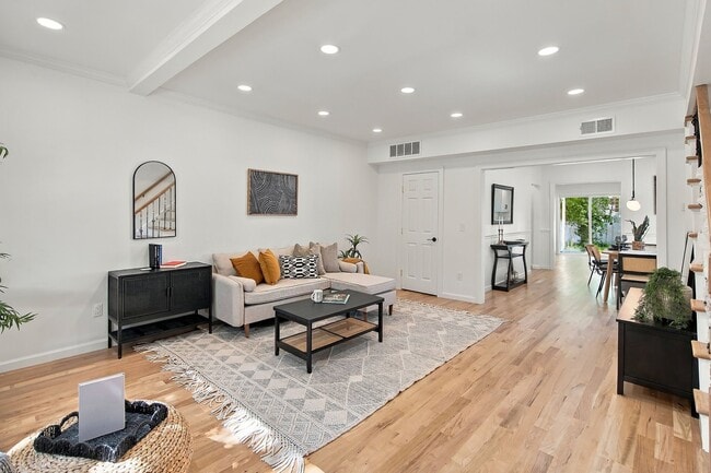 Building Photo - 314 Elmwood Ave