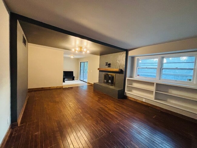 Foto del edificio - Remodeled 4BR Near Eastborough w/ Finished Basement & HUGE Fenced Yard – $2,000
