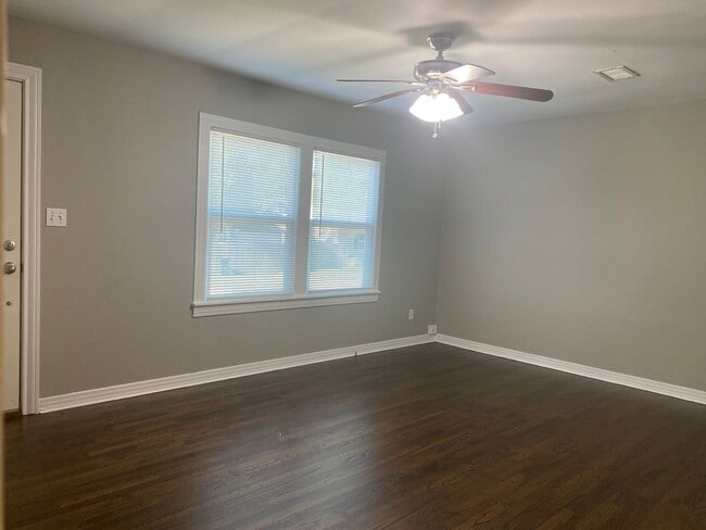 Building Photo - 402 McCarty St