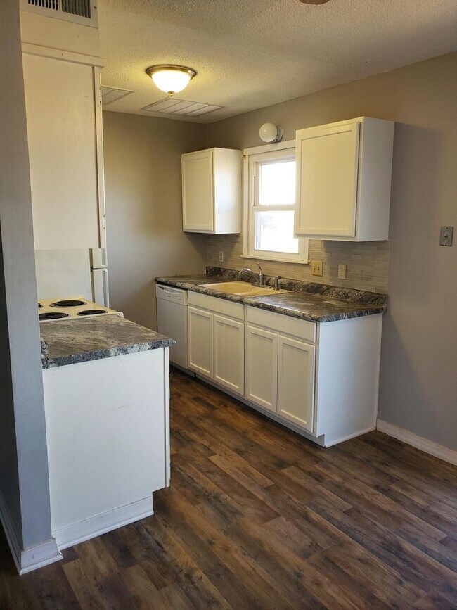 Building Photo - 1441 N. Smith Ct #4