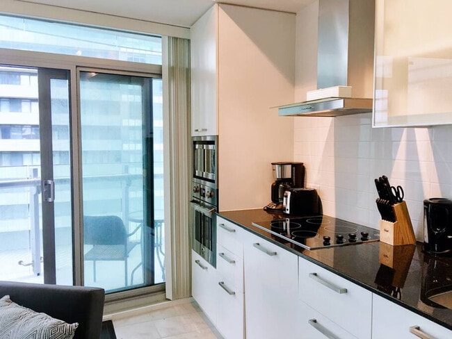 Building Photo - 3-29-29 Bremner Blvd