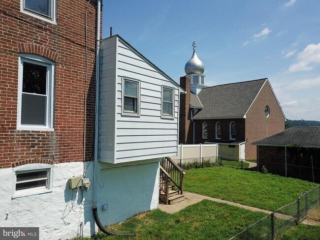 Foto del edificio - 111 Hope Ave