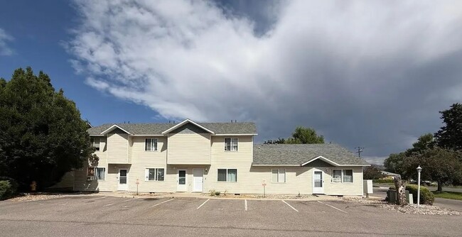 Building Photo - 1100 W Quinn Rd