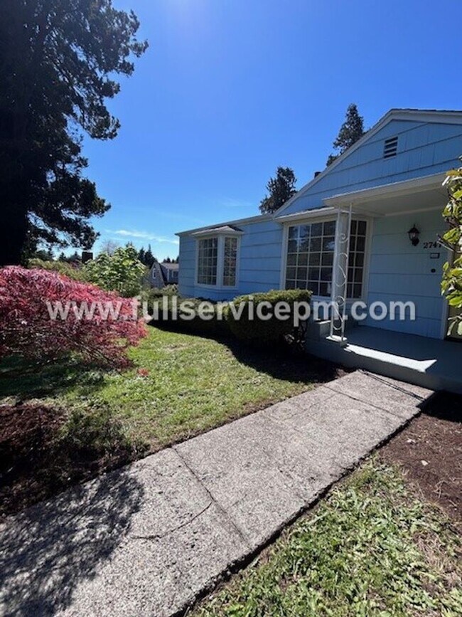 Foto del edificio - Vintage 3 BD 2 BA Admiral Charmer! Huge Deck/Garage!