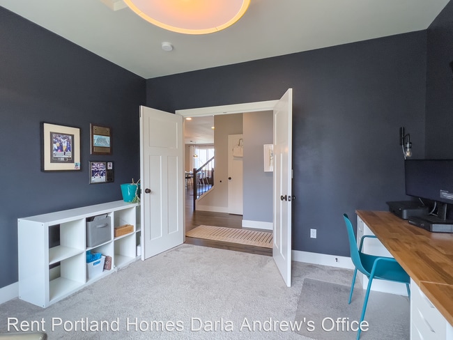 Building Photo - 4 br, 2.5 bath House - 15679 NE Clackamas ...