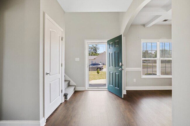 Building Photo - 121 Feathers Ln