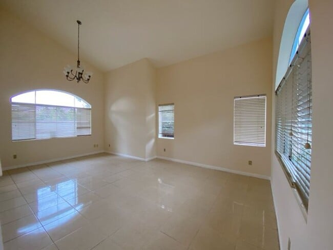 Foto del edificio - Spacious 4 bed/3 Bath in Oceanside!