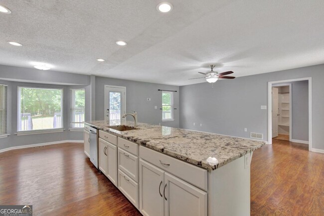 Building Photo - 123 Garrison Chase