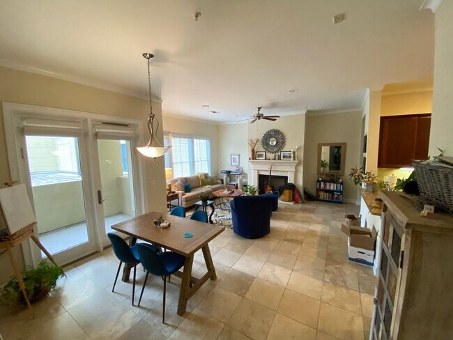 Living Room - 990 Stanford Ave